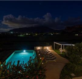 4 bedroom villa with infinity pool, Alcamo, sleeps 6-8